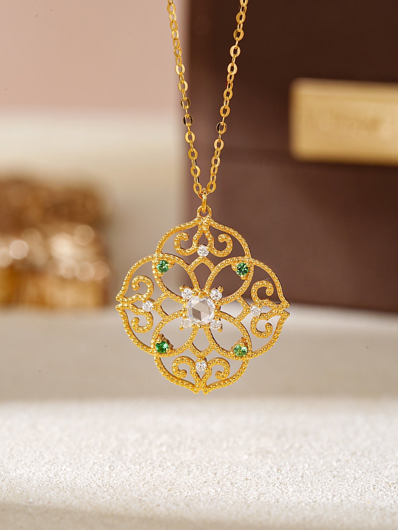 Elegant Four-Leaf Retro Dewdrop Pendant Jewelry - White Diamond Pendant