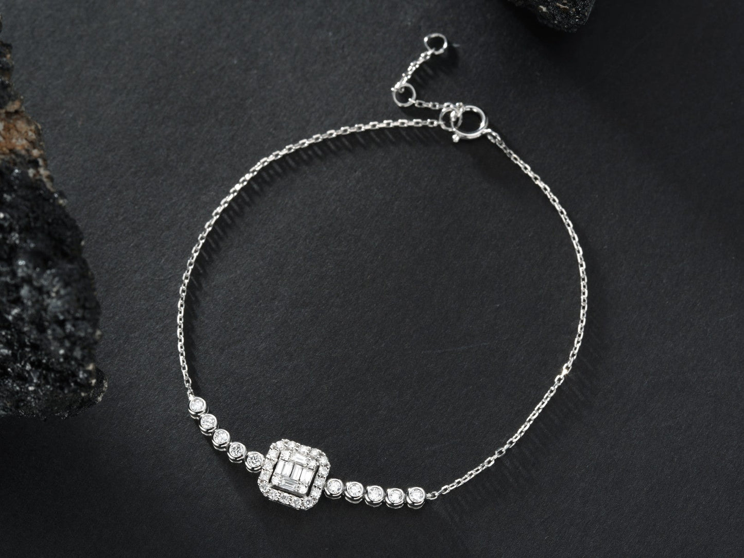 Elegant Round Diamond Bracelet - Premium Jewelry Piece - White Diamond Bracelet