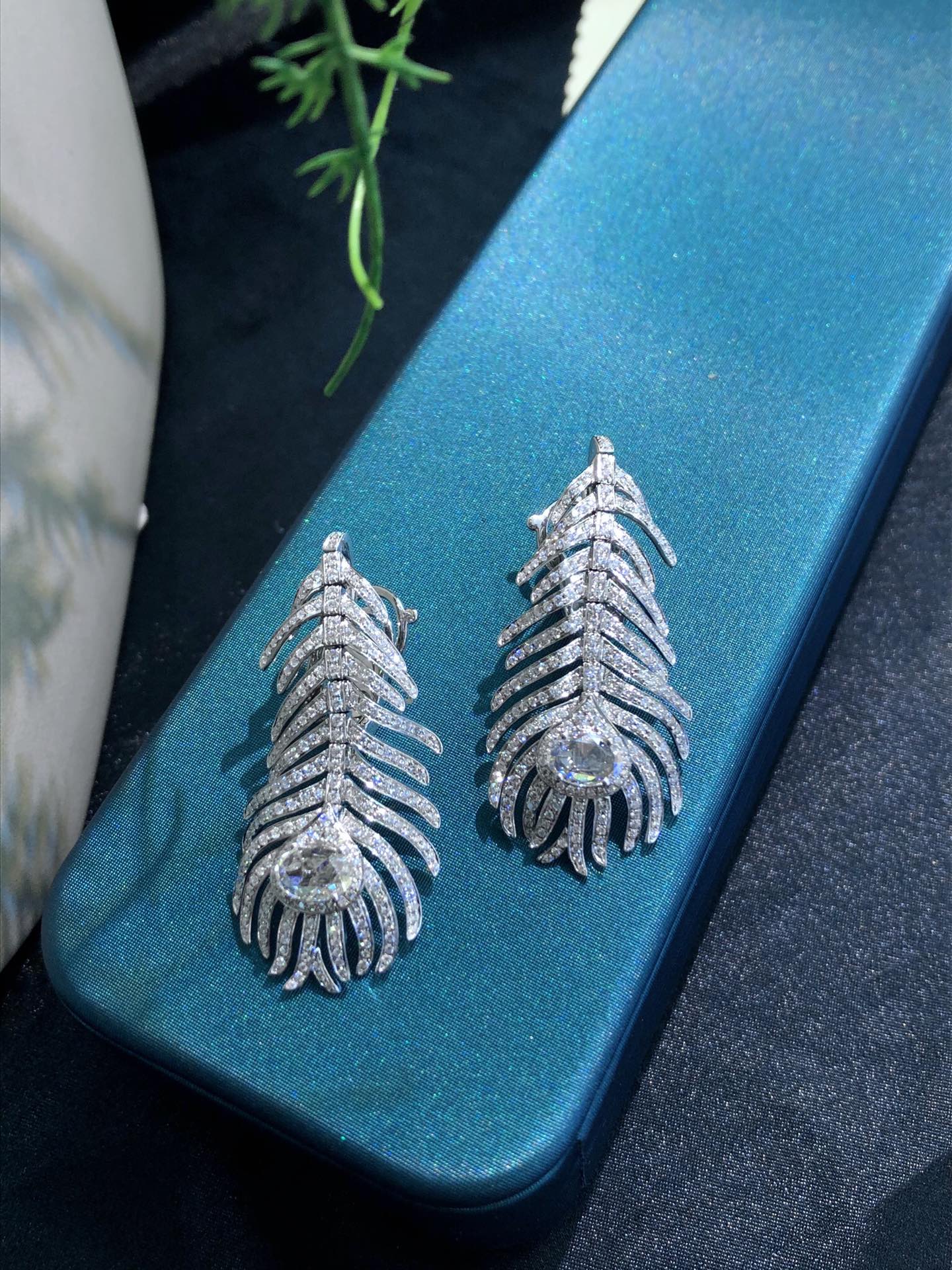 Elegant Short Feather Earrings with Diamond Accent - Premium Jewelry - Jeweler.Jewelry