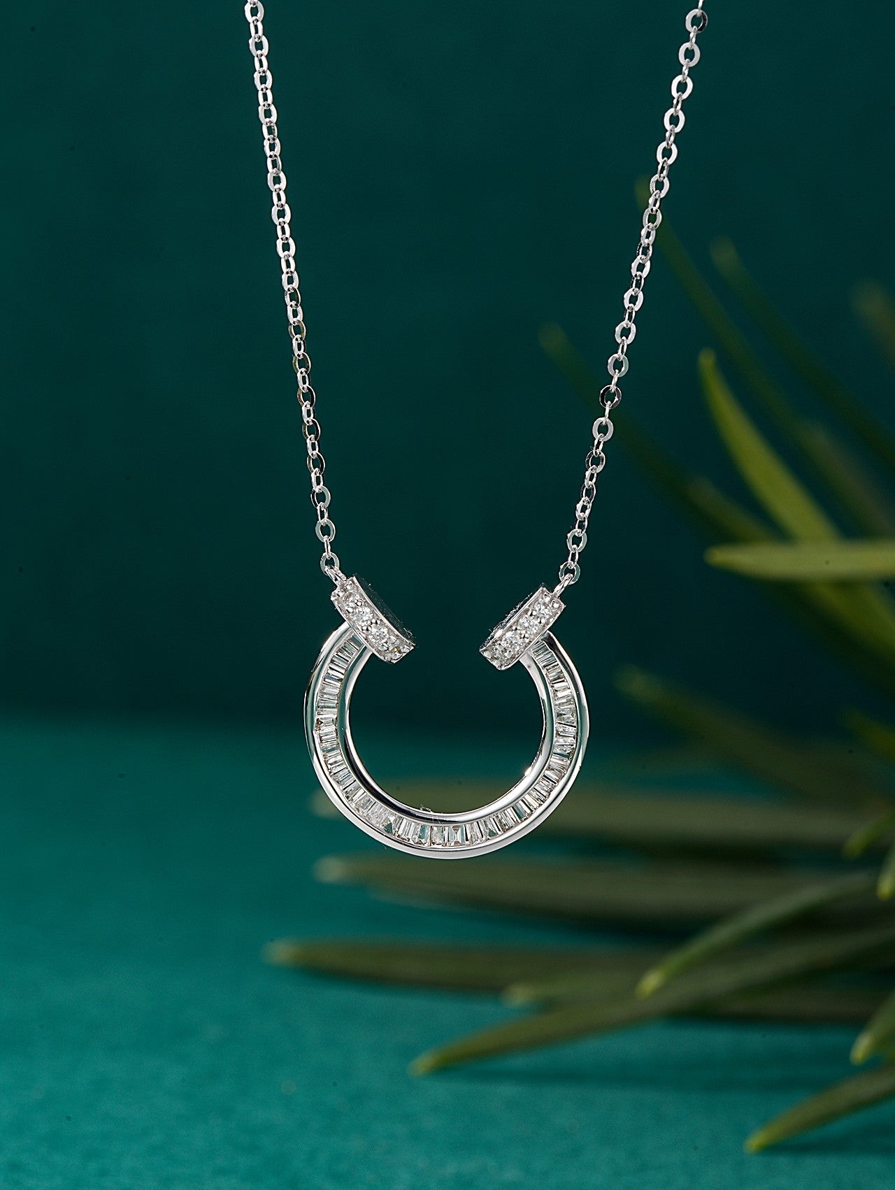 Elegant Tiered U-Shaped Pendant Jewelry - White Diamond Pendant