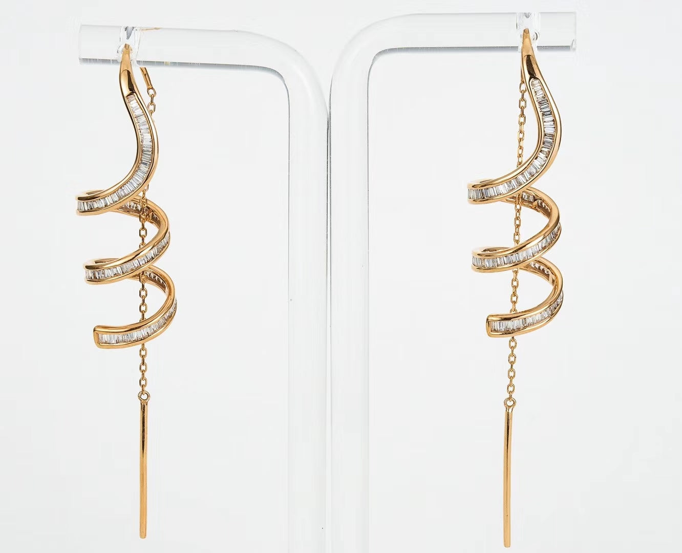 Elegant Twisted Diamond Earrings - A Sparkling Jewelry Choice - Jeweler.Jewelry