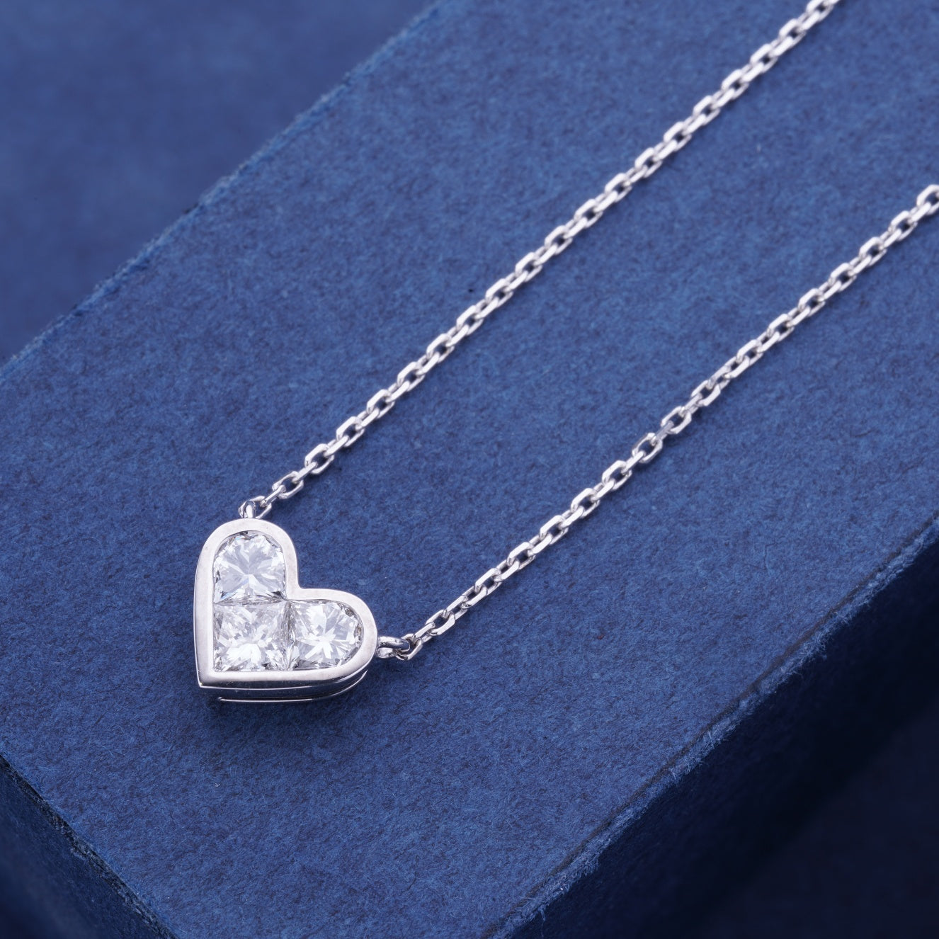 Enchanting Borderless Heart Pendant Jewelry - White Diamond Pendant