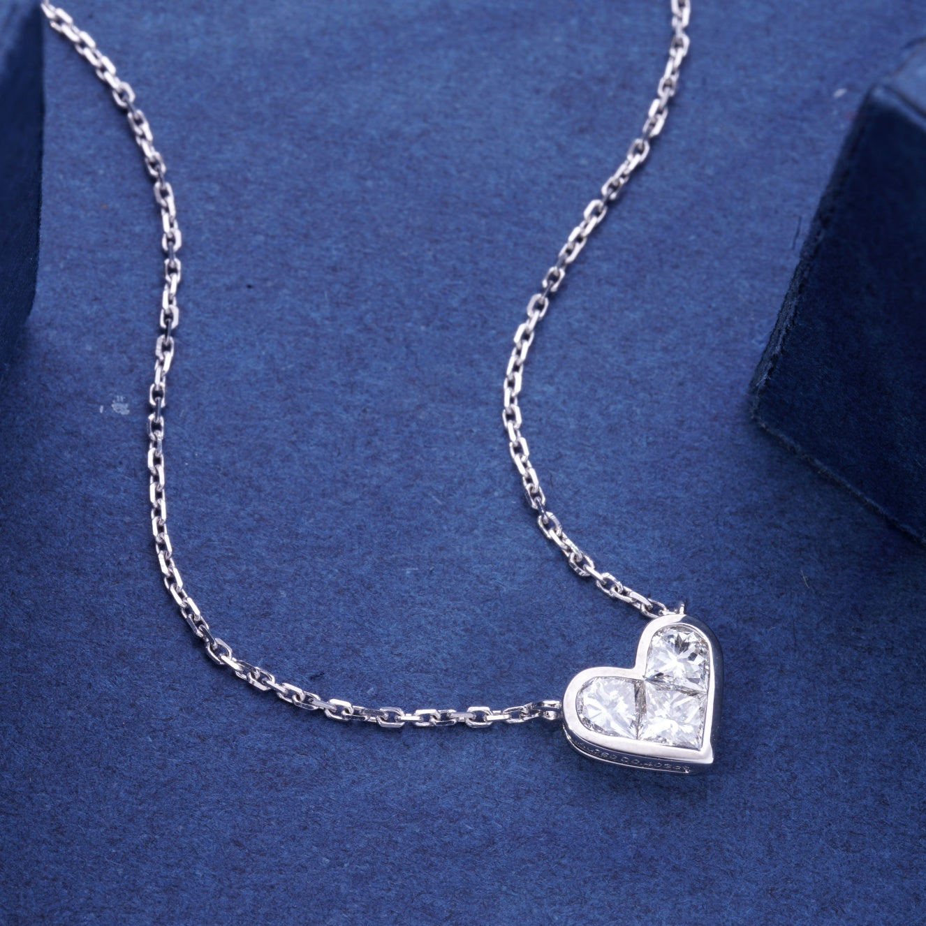 Enchanting Borderless Heart Pendant Jewelry - White Diamond Pendant