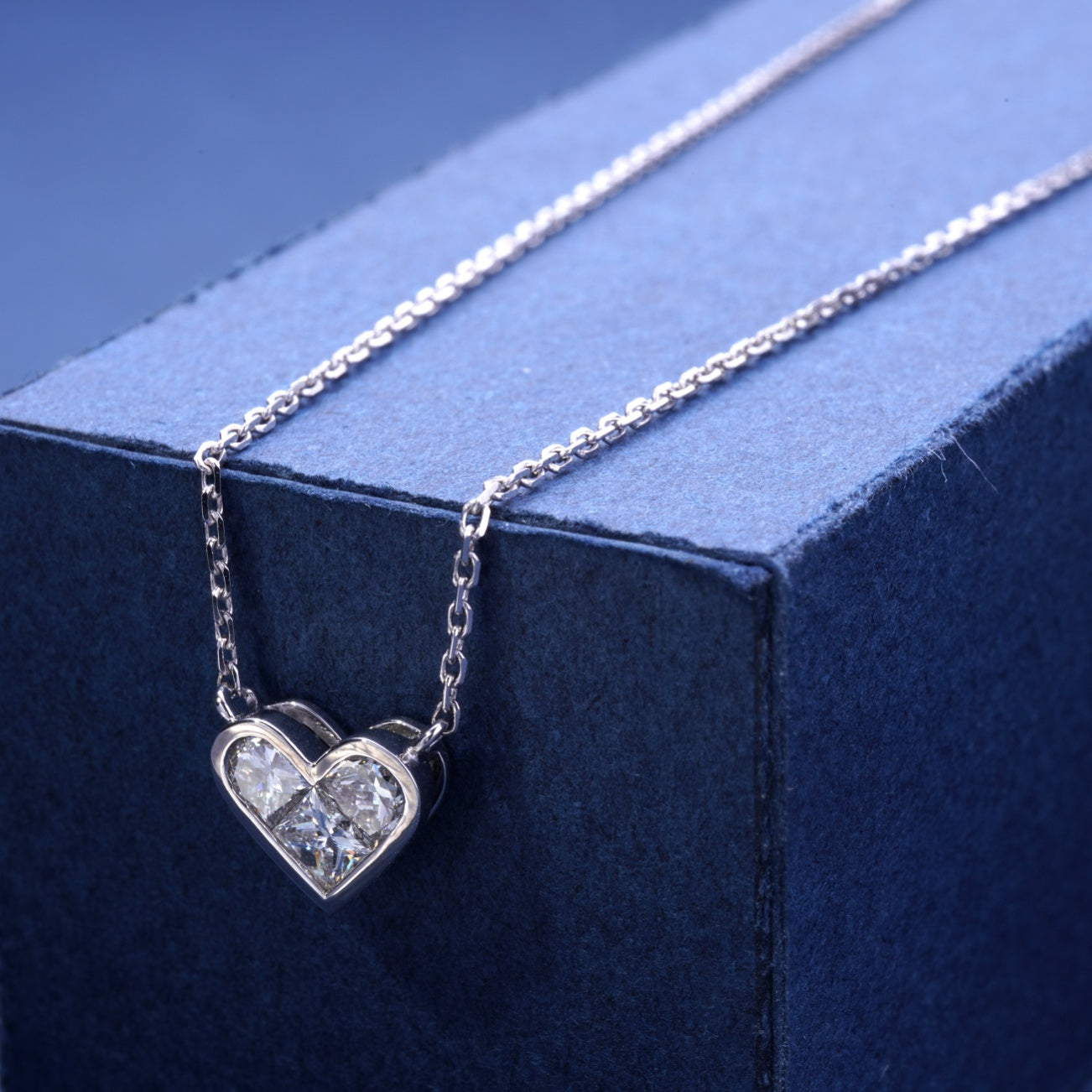 Enchanting Borderless Heart Pendant Jewelry - White Diamond Pendant