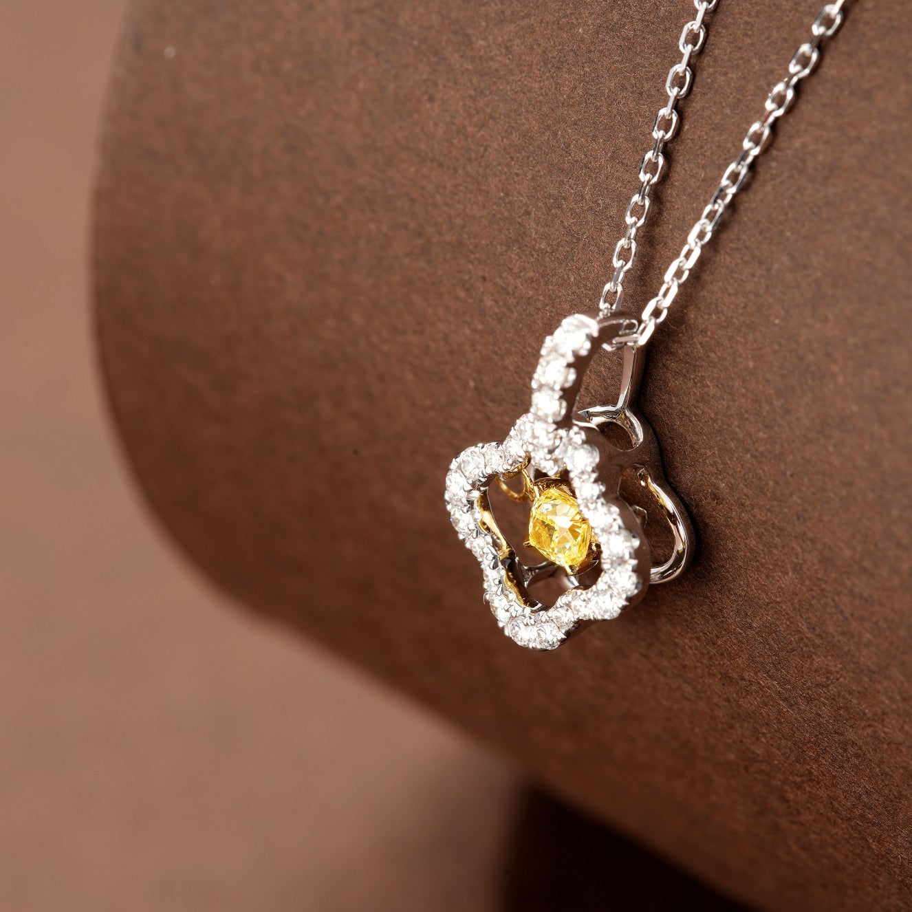 Enchanting Four-Leaf Pendant Jewelry - Yellow Diamond Pendant