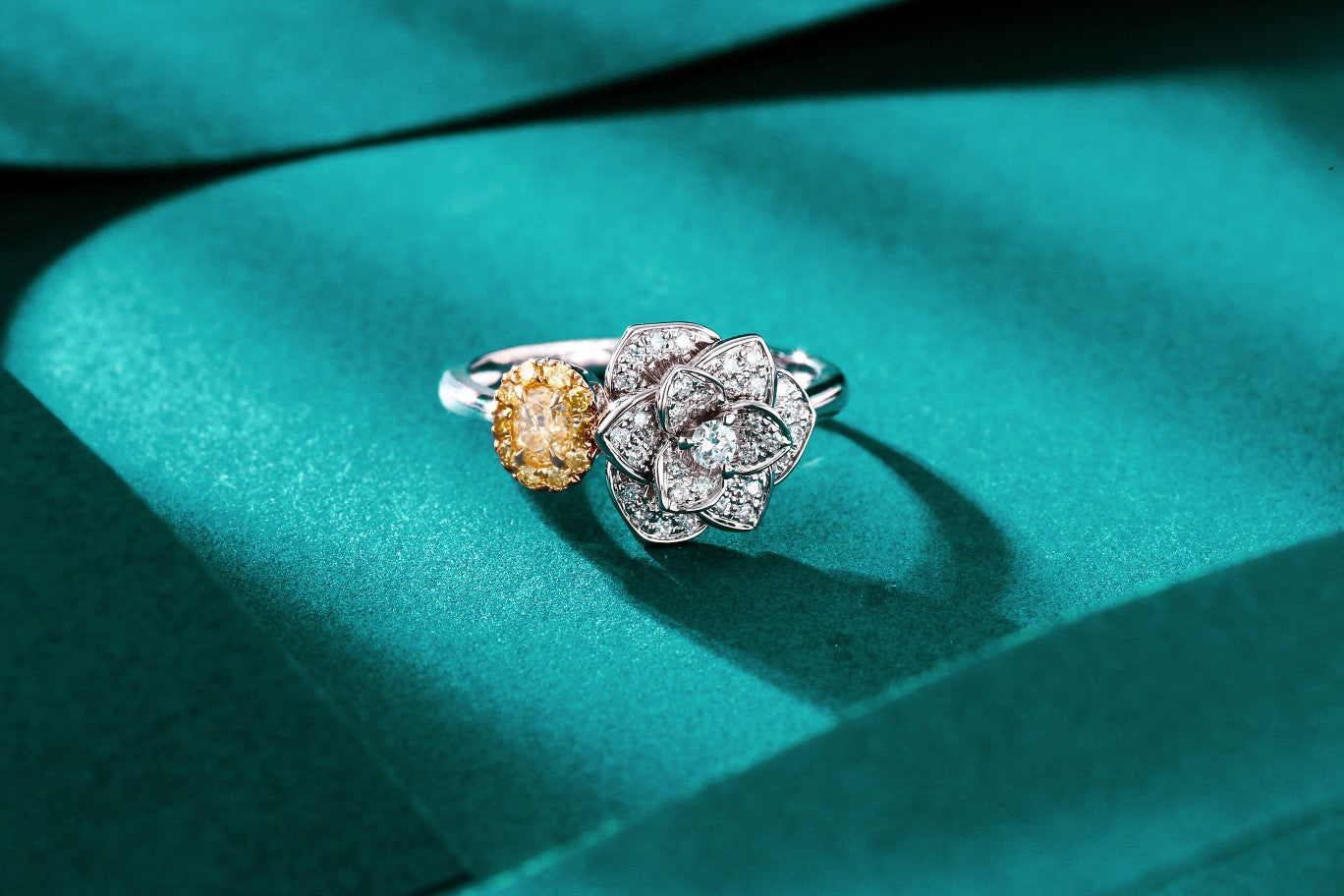 Exclusive Marquise Diamond Ring in Yellow Gold - Fine Jewelry - Yellow Diamond Ring