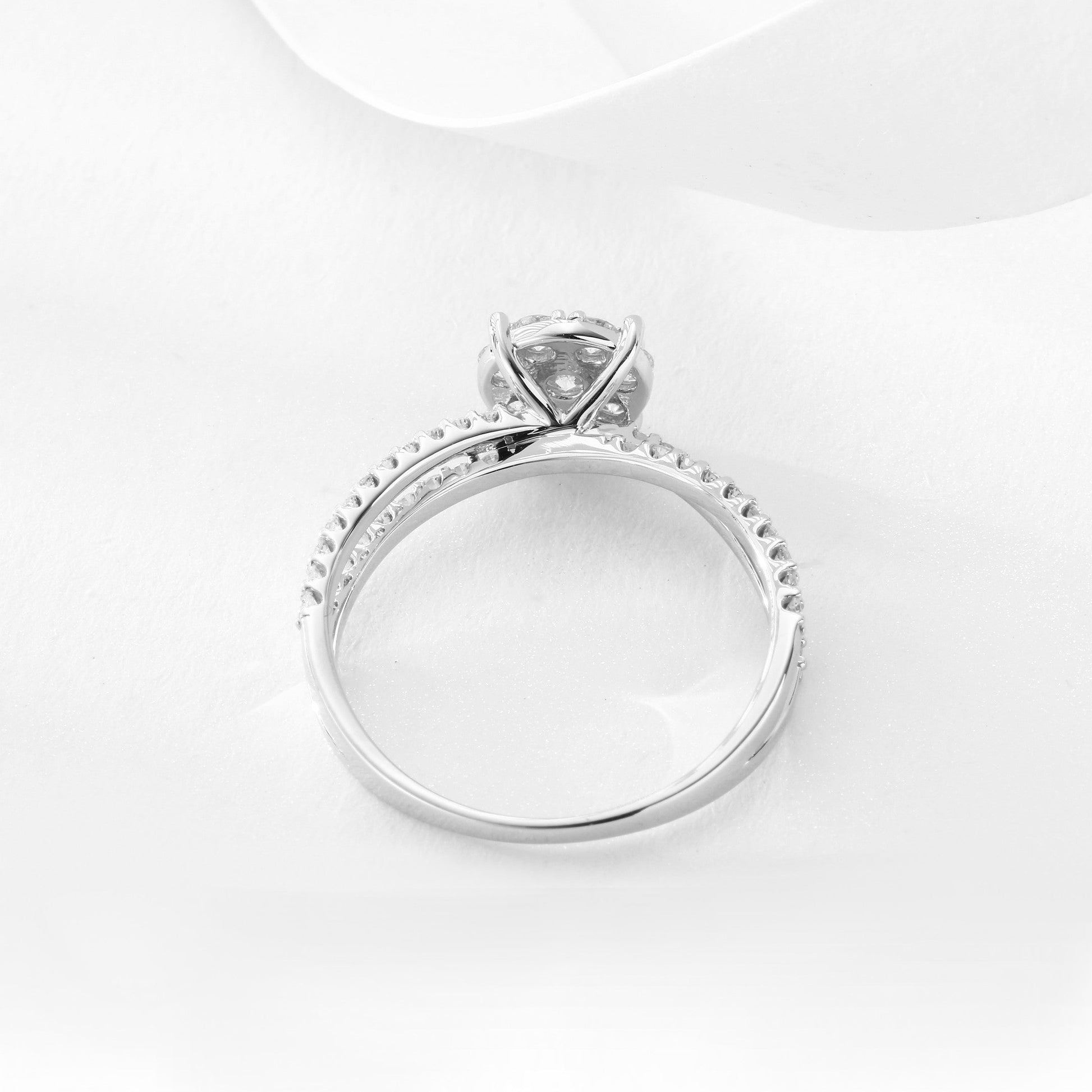 Exquisite 0.71ct Diamond Seven-Stone Arm-Style Ring in Jewelry Collection - White Diamond Ring