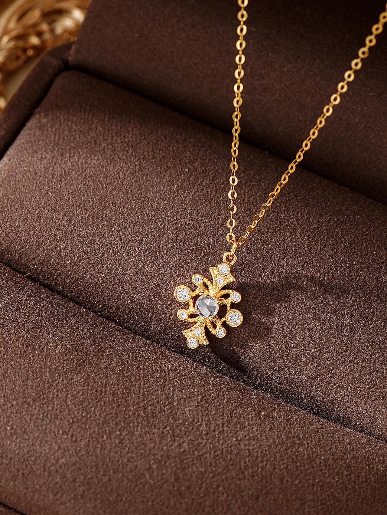 Exquisite Antique-Style Dewdrop Pendant with Diamond - Fine Jewelry - White Diamond Pendant