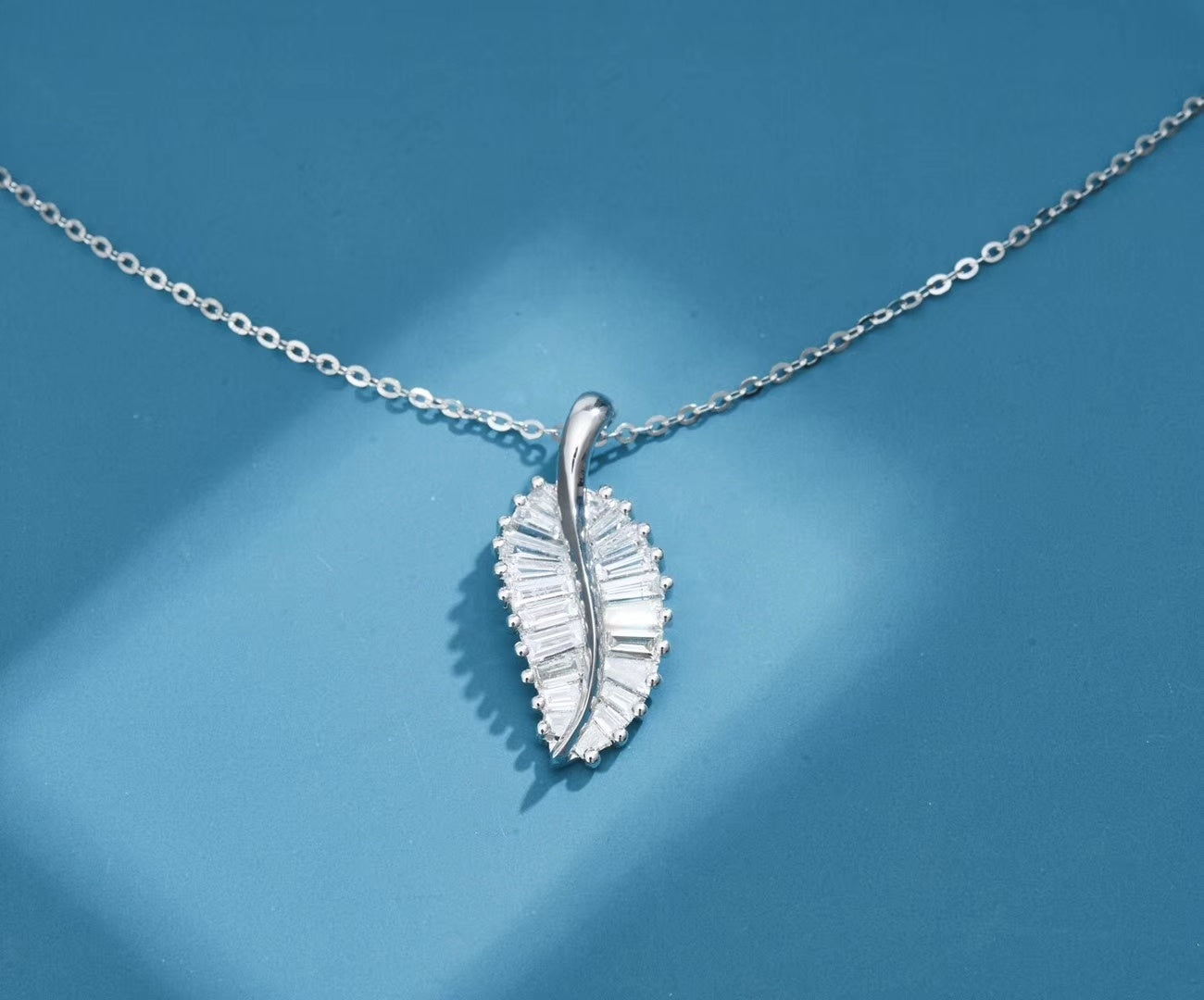 Exquisite Diamond-Edged Leaf Pendant Jewelry - White Diamond Pendant