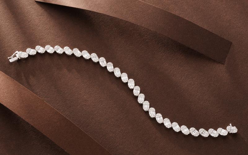 Exquisite Diamond Elliptical Bracelet for Jewelry Lovers - White Diamond Bracelet