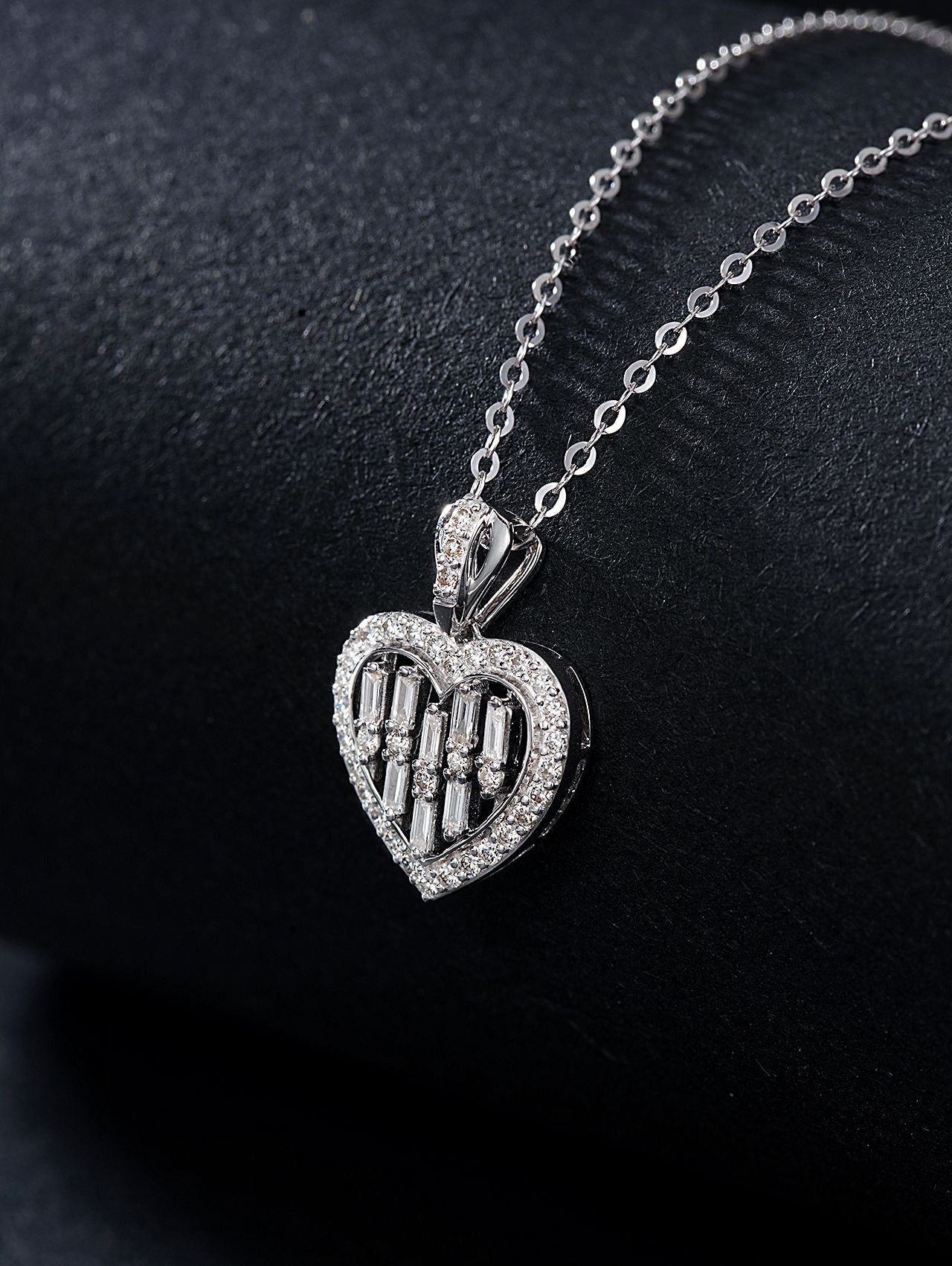 Exquisite Diamond Heart Pendant Jewelry - White Diamond Pendant