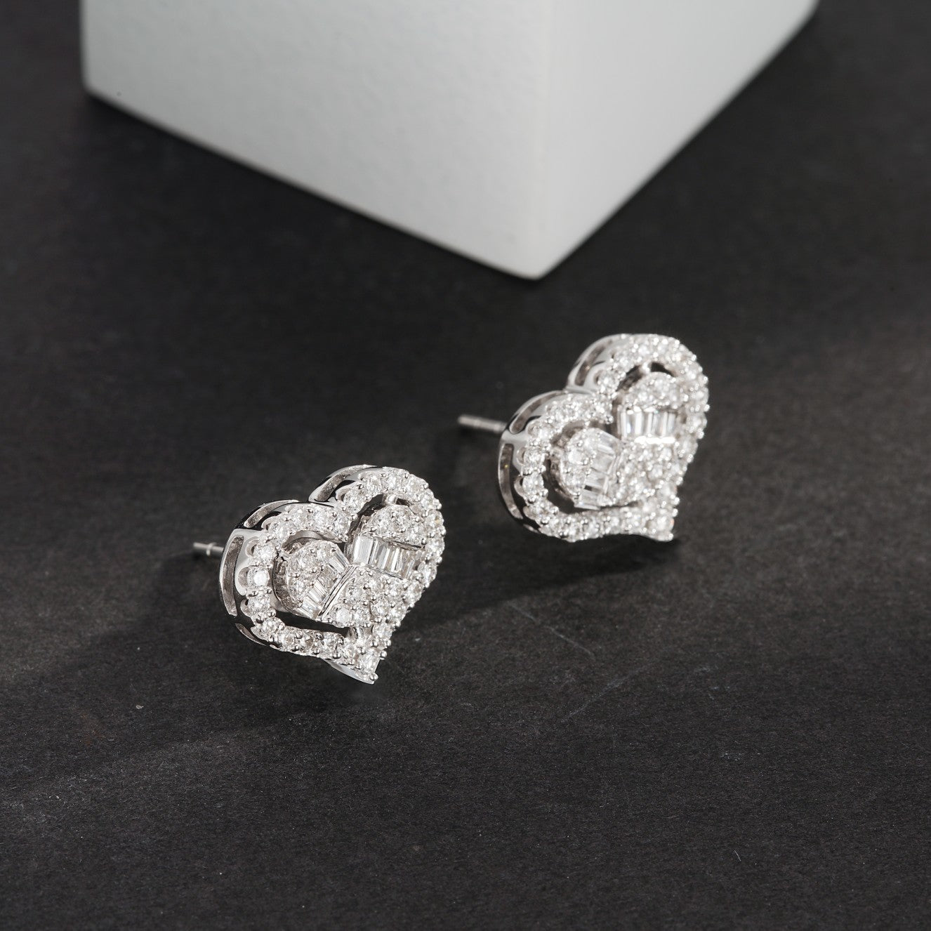 Exquisite Diamond Heart-Shaped Jewelry Set: Pendant & Earrings - White Diamond Ring