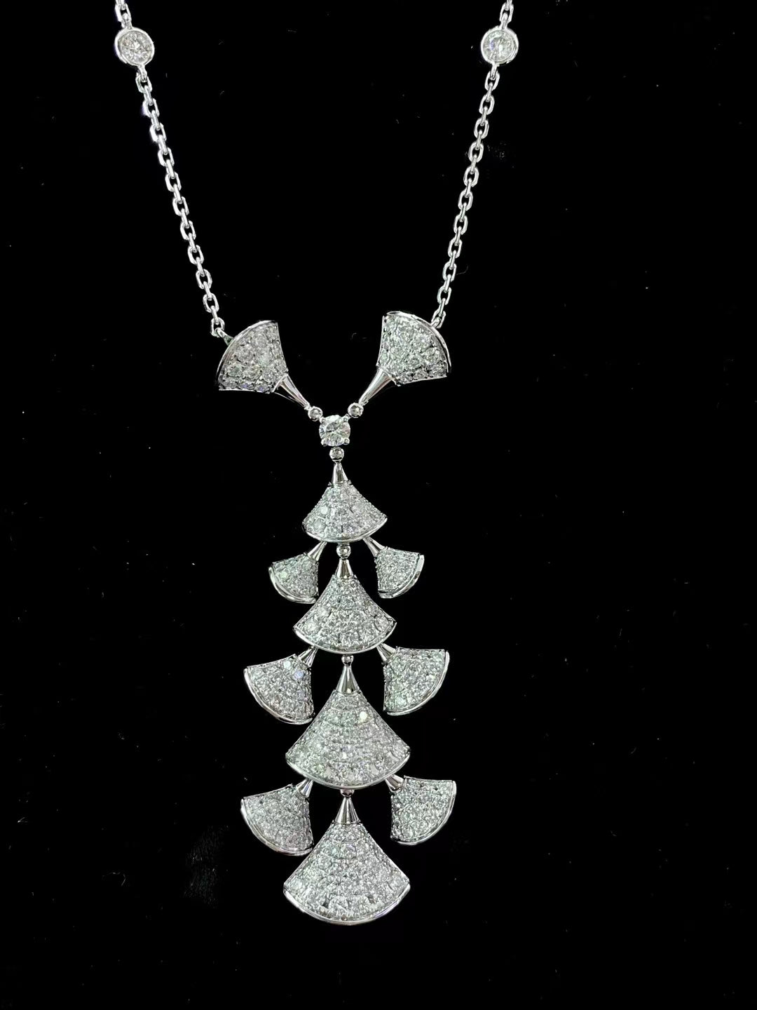 Exquisite Diamond Jewelry Set: Fan-Inspired Elegance - White Diamond Set System