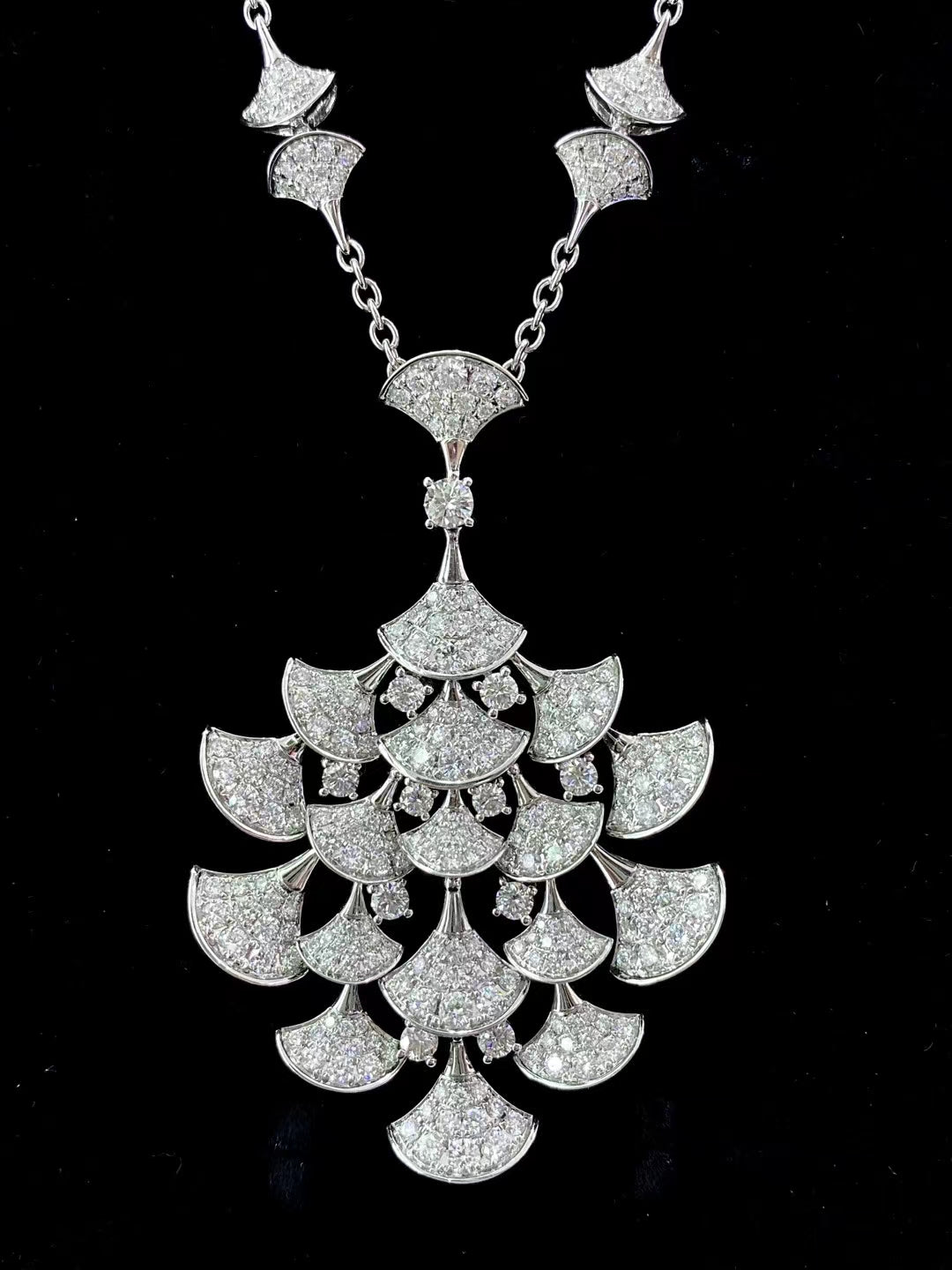 Exquisite Diamond Jewelry Set: Fan-Inspired Elegance - White Diamond Set System