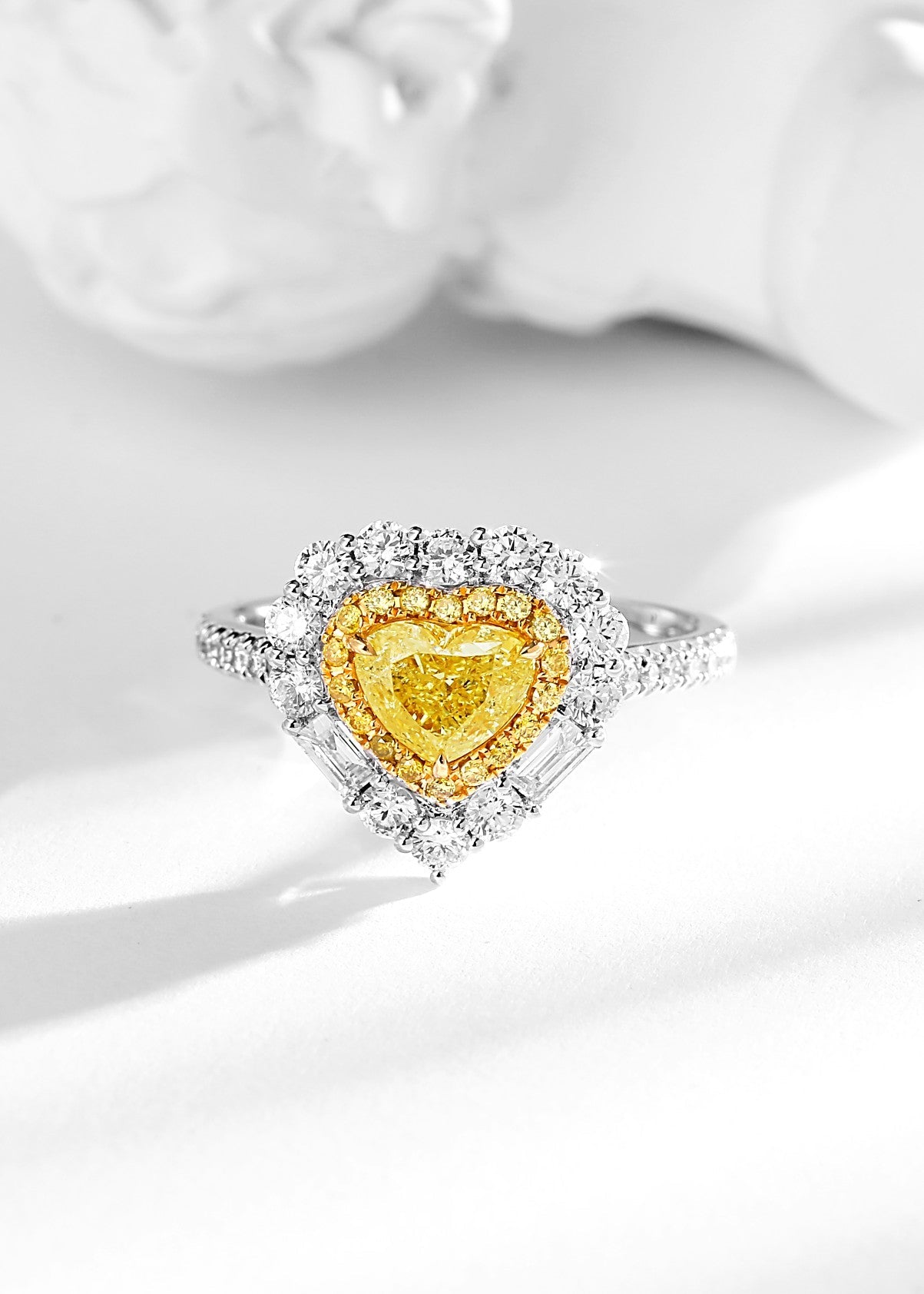 Exquisite Diamond Jewelry: T-Square Heart-Shaped Ring with Clara Yellow Diamond - Yellow Diamond Ring