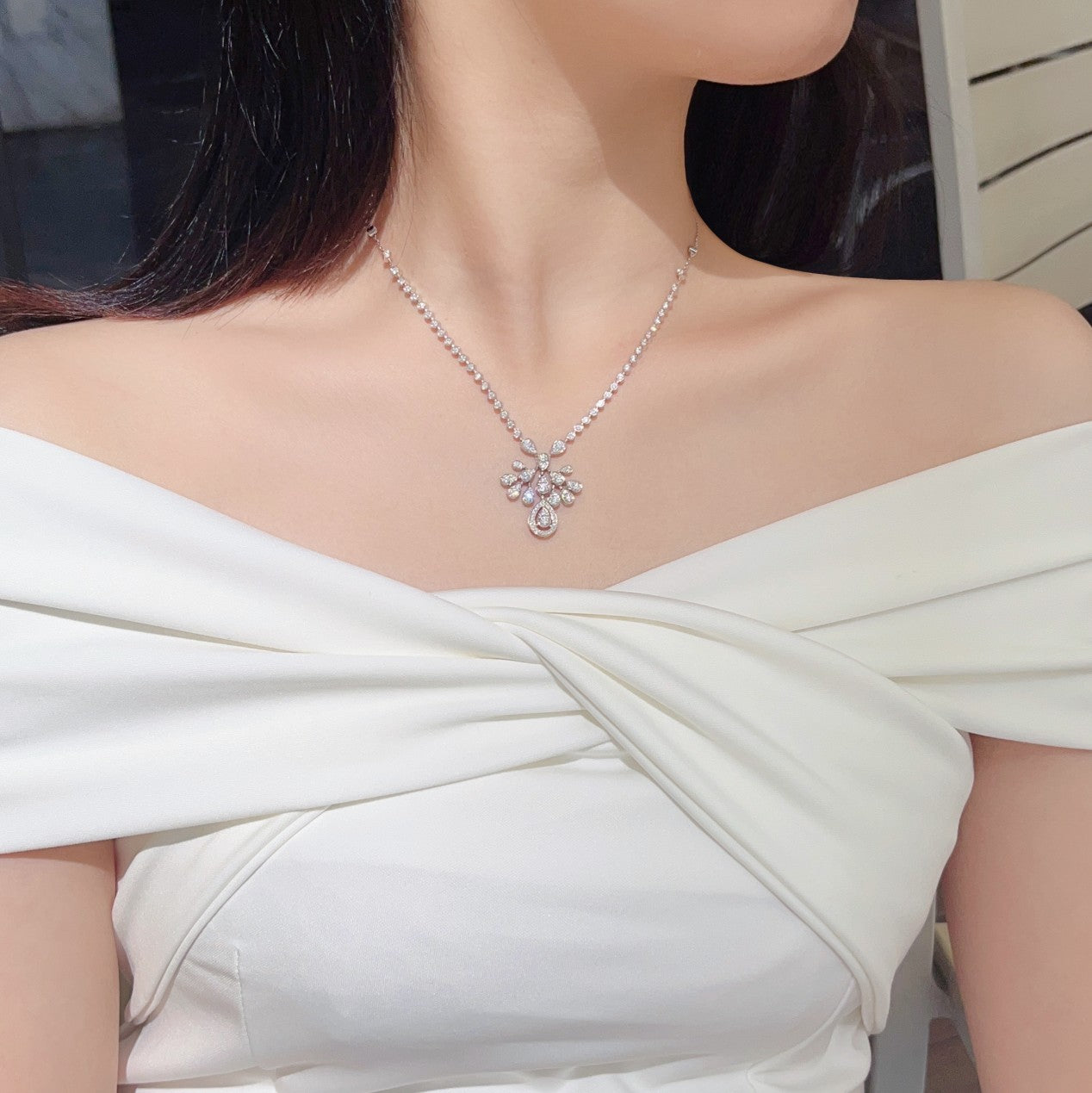 Exquisite Diamond Phoenix Tail Pendant - Jewelry Collection - White Diamond Necklace