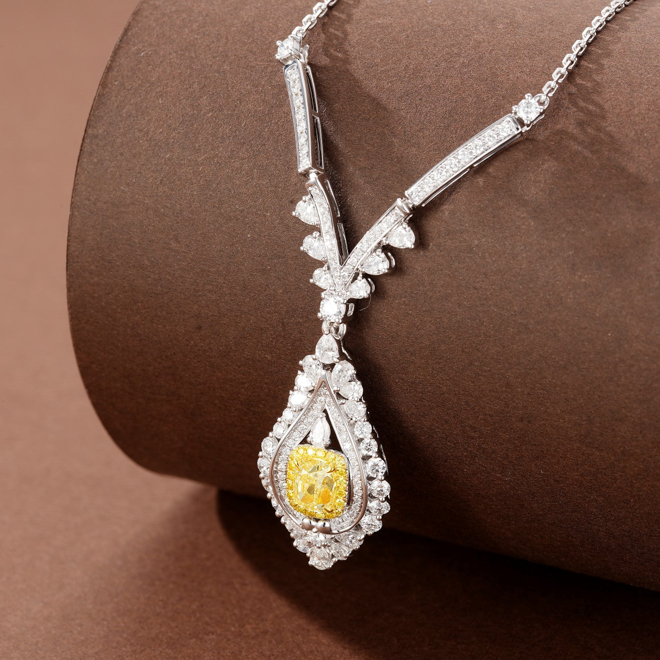 Exquisite Diamond Seagull Vase Pendant Set - Luxury Jewelry - Yellow Diamond Pendant