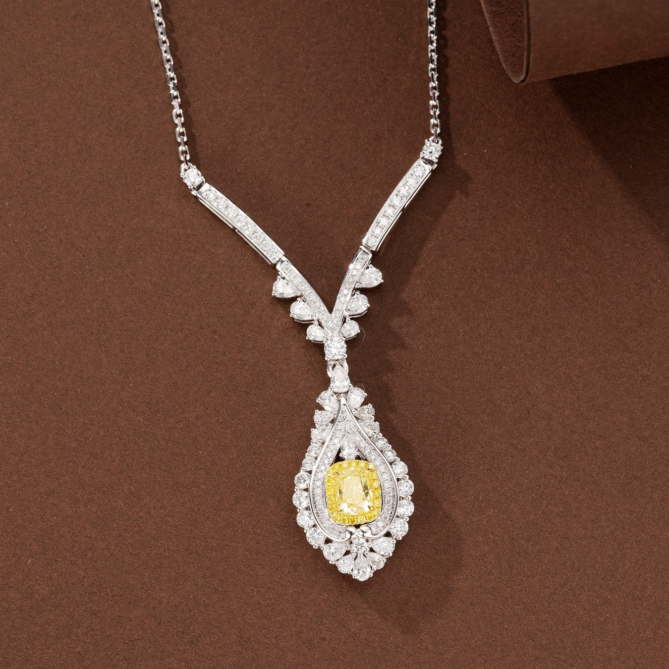 Exquisite Diamond Seagull Vase Pendant Set - Luxury Jewelry - Yellow Diamond Pendant