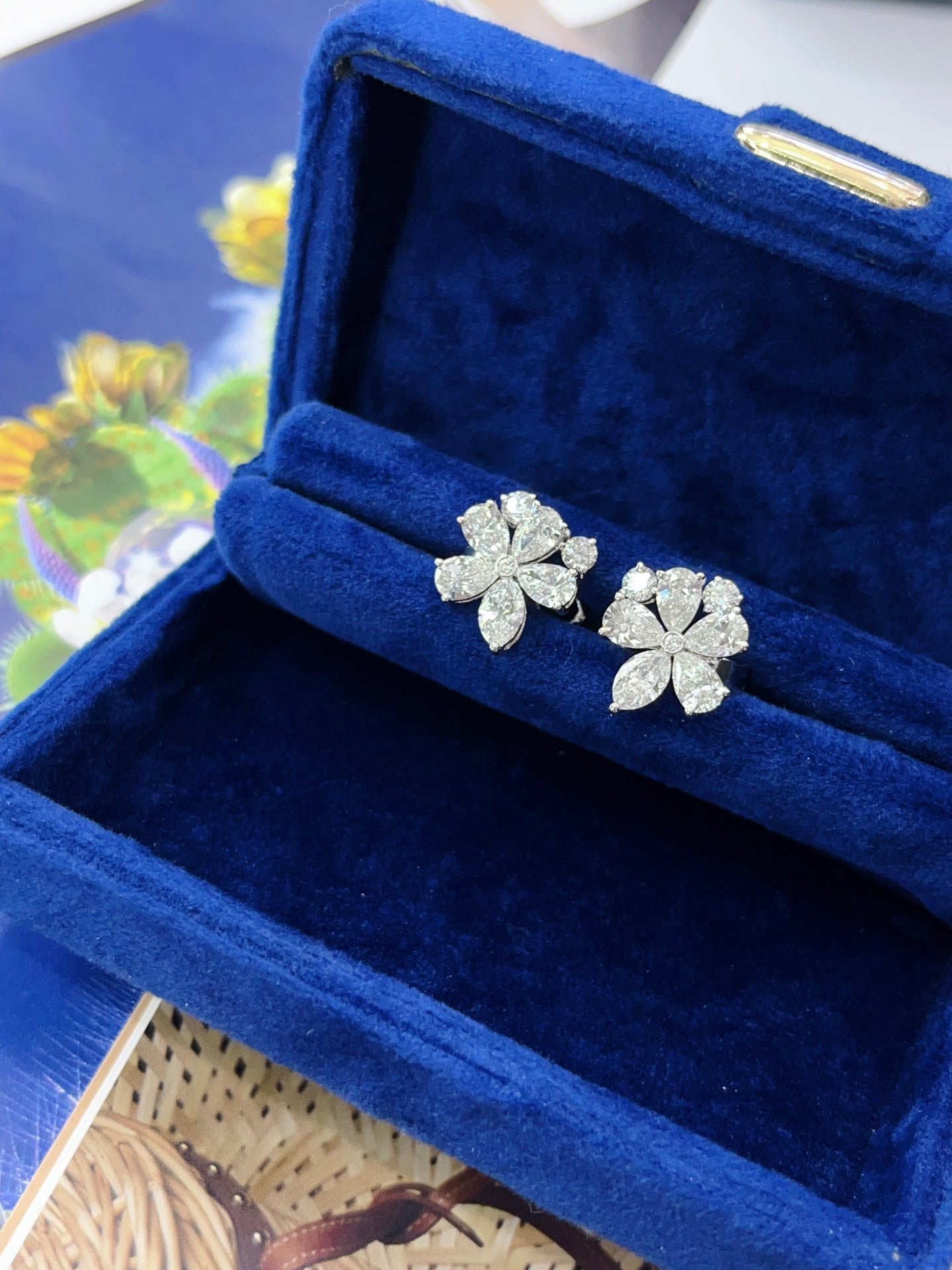 Exquisite Five-Flower Round Diamond Earrings - Luxury Jewelry - Jeweler.Jewelry