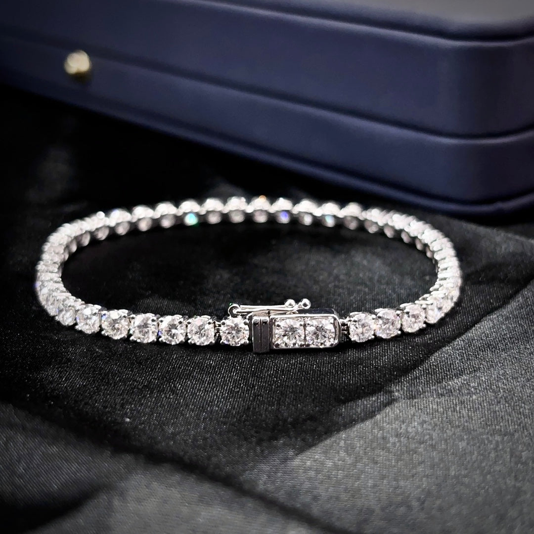 Exquisite Four-Claw Diamond Bracelet in 17# Size - A Must-Have Jewelry Piece - White Diamond Bracelet