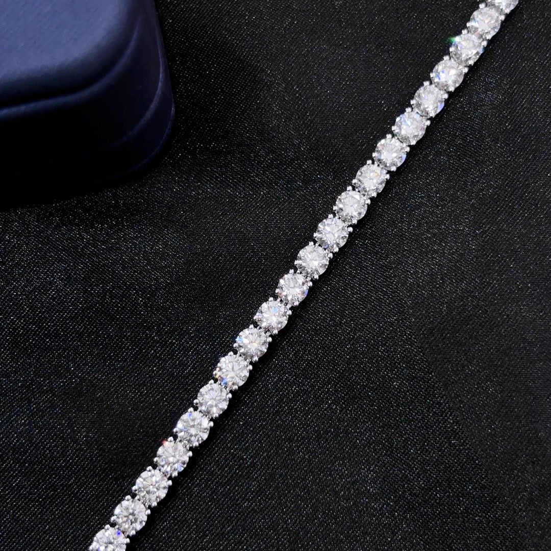 Exquisite Four-Claw Diamond Bracelet in 17# Size - A Must-Have Jewelry Piece - White Diamond Bracelet