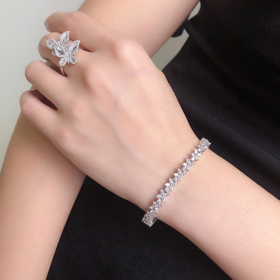 Exquisite Four-Leaf Clover Bracelet - Premium Jewelry Collection - White Diamond Bracelet