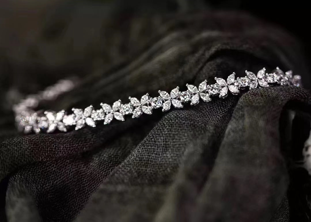 Exquisite Four-Leaf Clover Bracelet - Premium Jewelry Collection - White Diamond Bracelet