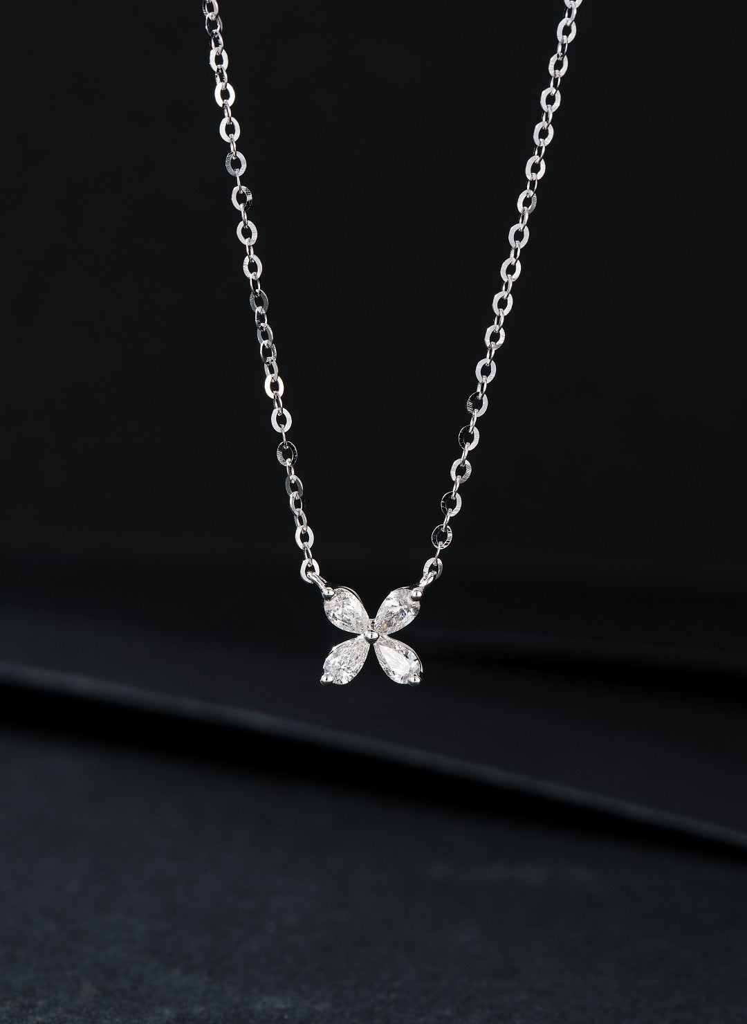 Exquisite Four-Leaf Water Drop Pendant Jewelry - White Diamond Pendant