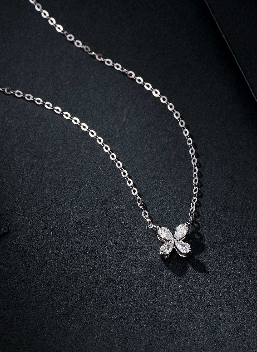 Exquisite Four-Leaf Water Drop Pendant Jewelry - White Diamond Pendant