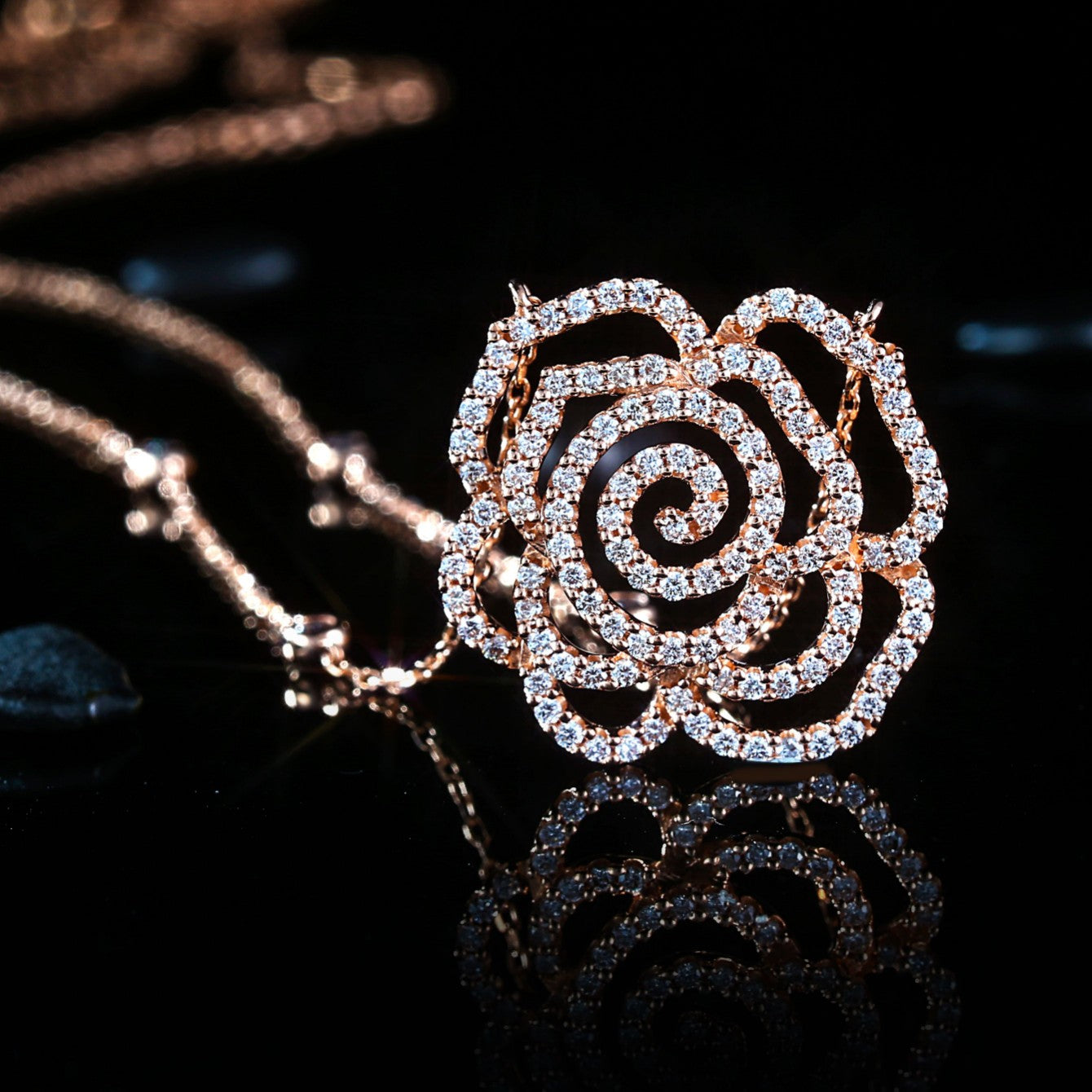 Exquisite Hollowed-Out Rose Pendant Jewelry - White Diamond Pendant