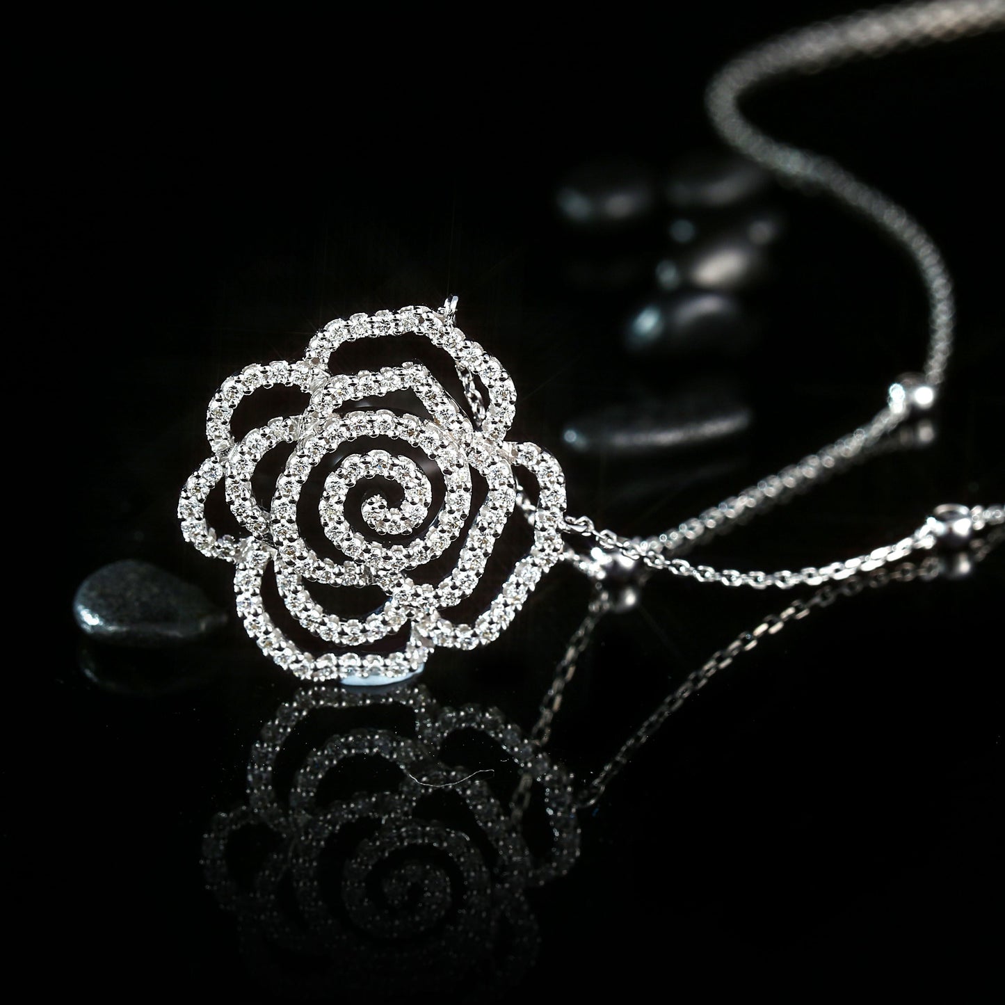 Exquisite Hollowed-Out Rose Pendant Jewelry - White Diamond Pendant