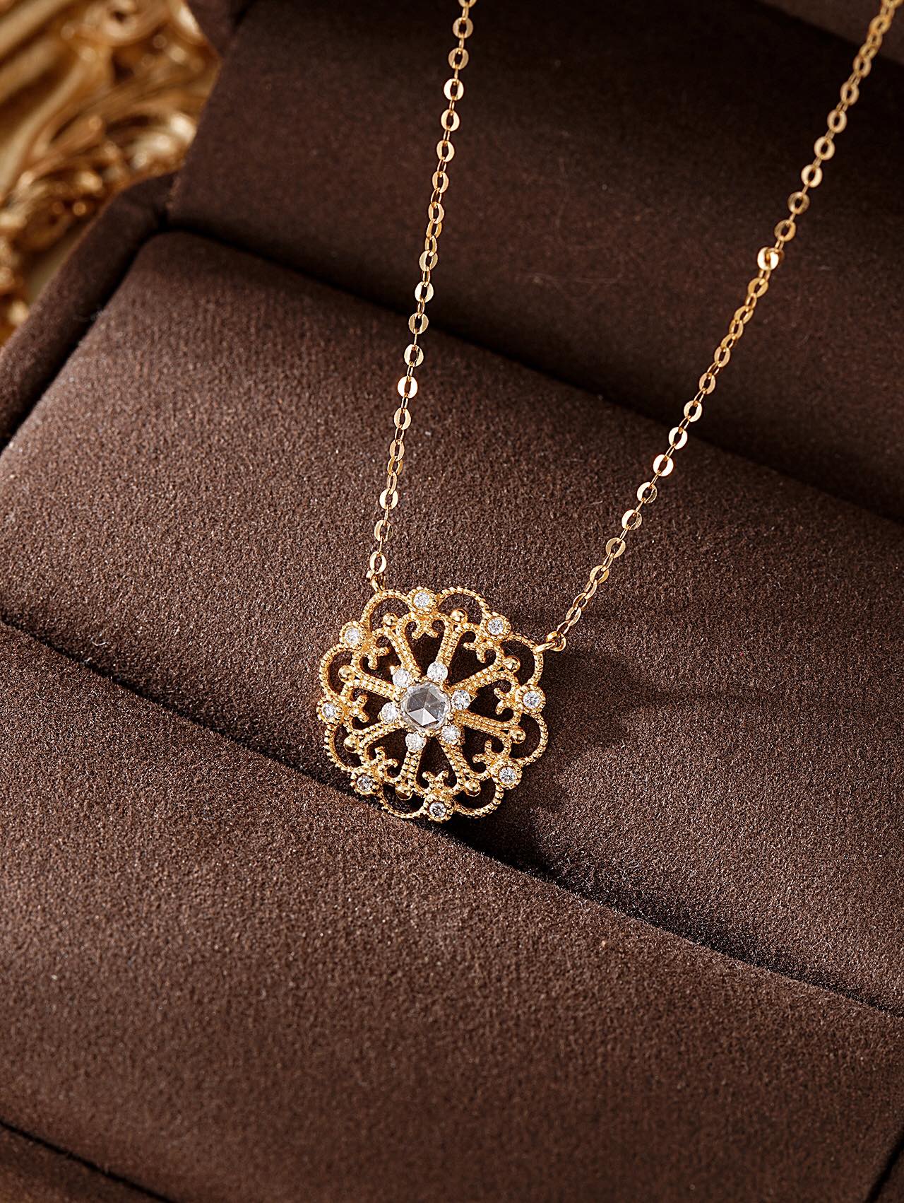 Exquisite Lace-Edged Vintage Dewdrop Pendant Jewelry - White Diamond Pendant