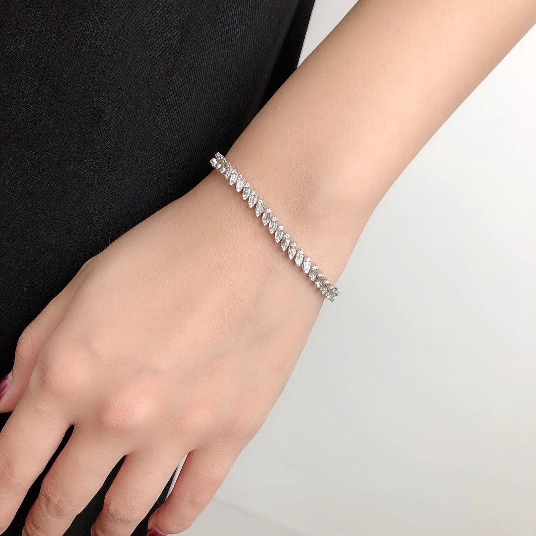 Exquisite Marquise-Cut Diamond Bracelet - Premium Jewelry Collection - White Diamond Bracelet