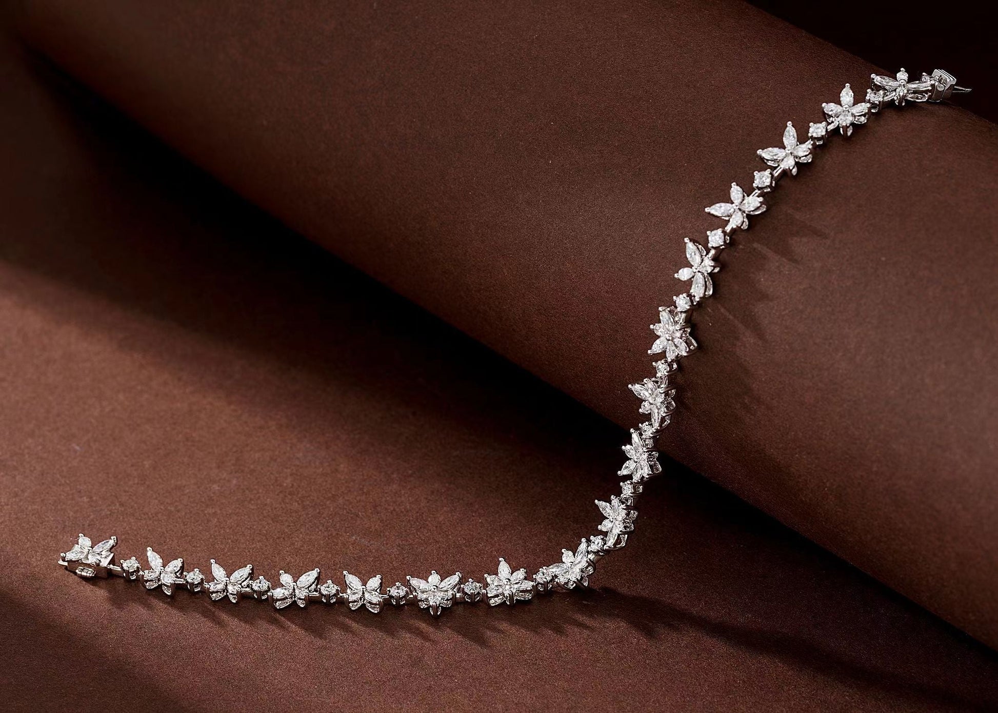 Exquisite Marquise Maple Leaf Pendant Jewelry - White Diamond Bracelet