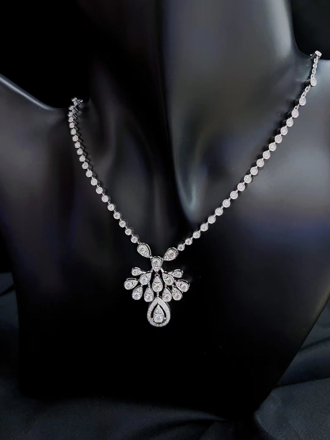 Exquisite Xiao Fengwei Jewelry Set – A Sparkling Gem Collection - White Diamond Set System