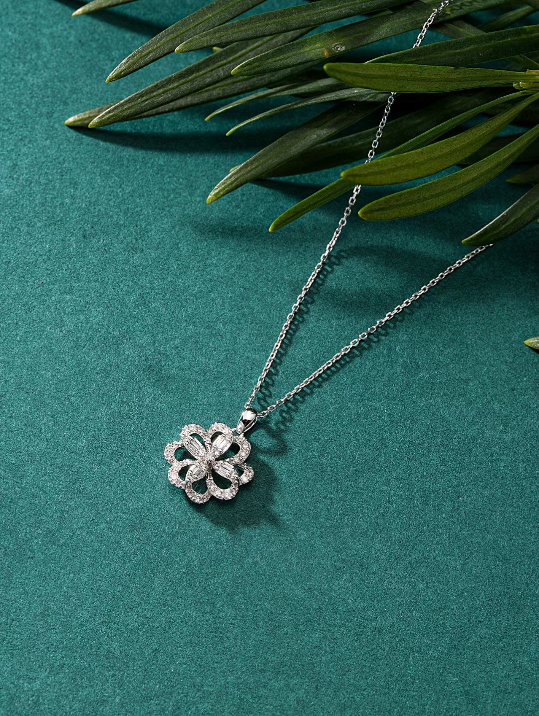 Four-Leaf Clover Pendant Jewelry with Sparkling Stones - White Diamond Pendant