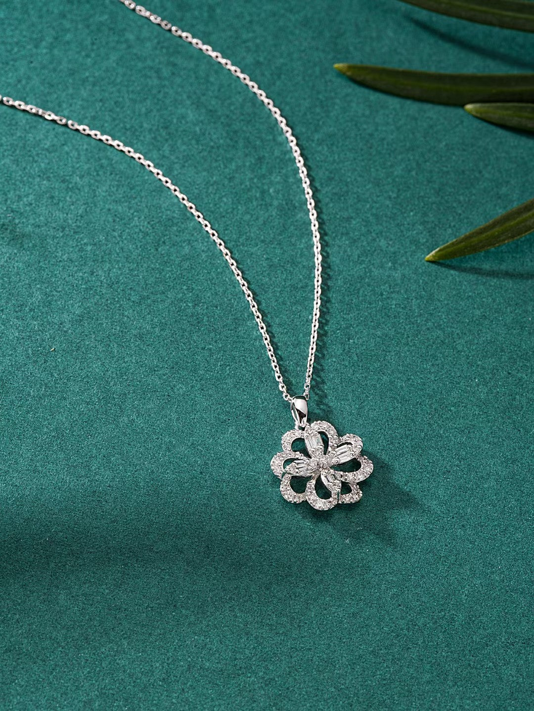 Four-Leaf Clover Pendant Jewelry with Sparkling Stones - White Diamond Pendant