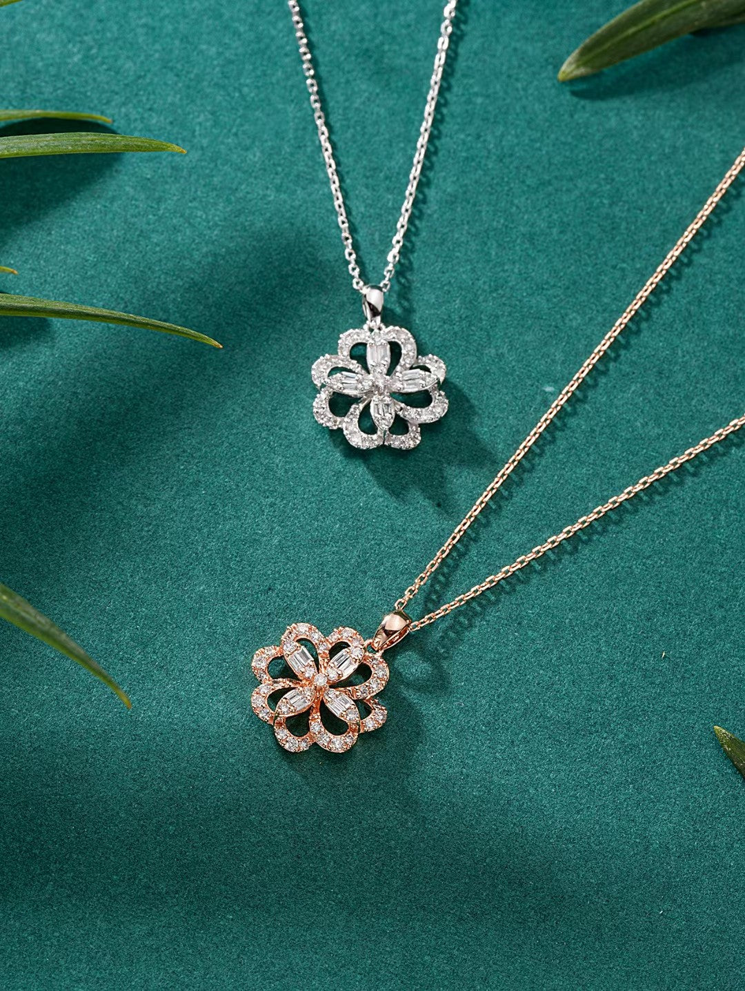 Four-Leaf Clover Pendant Jewelry with Sparkling Stones - White Diamond Pendant