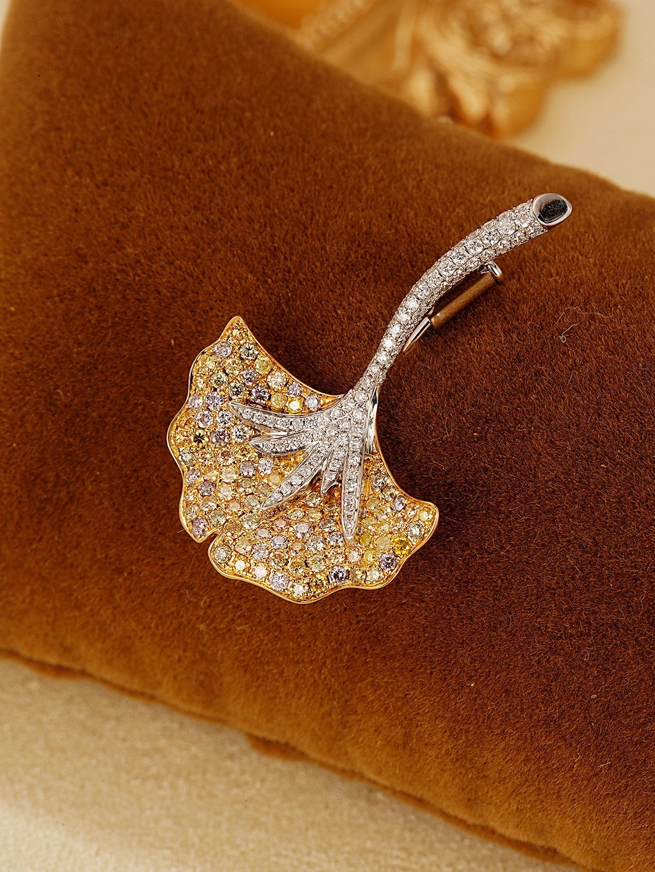 Golden Ginkgo Leaf Brooch - Elegant Jewelry Piece - Brooch