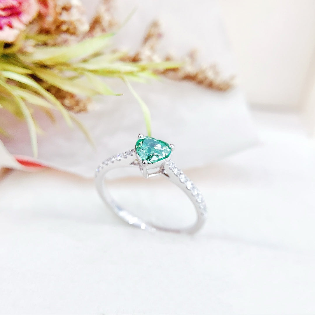 Heart-Shaped 18K Gold Green Diamond Straight Arm Ring with AGL Certificate - Premium Jewelry - Green Diamond Ring