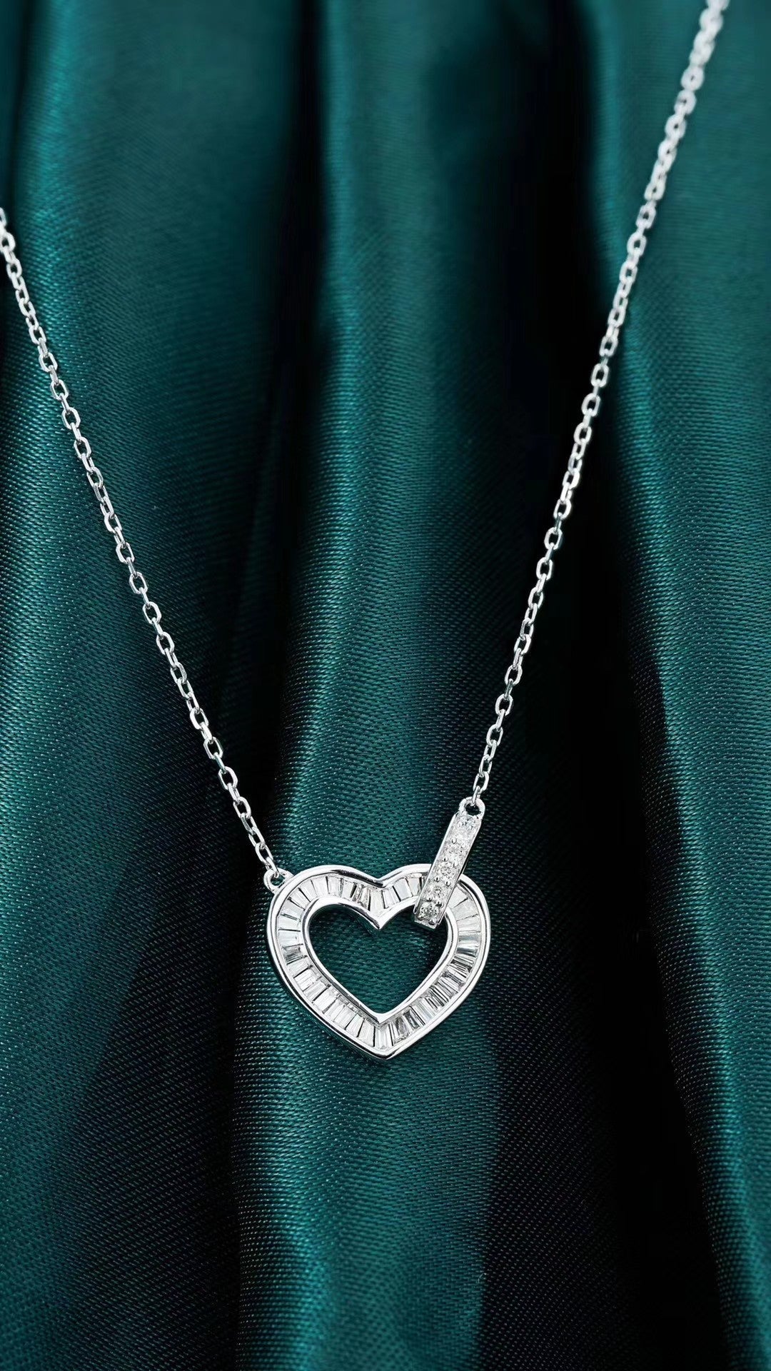 Heart-Shaped Trapezoid Pendant Jewelry - White Diamond Pendant