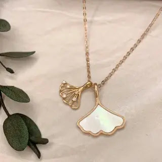 Elevate Your Style with the 18K Gold Mother-of-Pearl ’Three Fortunes’ Necklace