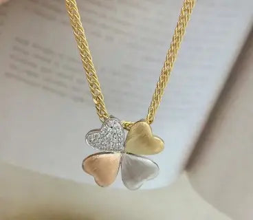 Elegant 18K Gold Diamond Four-Leaf Clover Pendant: A Blend of Minimalist Luxury and European Chic