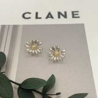 Elevate Your Style with 18k Gold Sunflower Earrings: A Blend of Minimalist Luxury and European Elegance