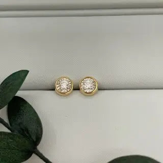 Elevate Your Style with 18k Gold Studded Stud Earrings: A Blend of Minimalist Luxury and Bold Elegance