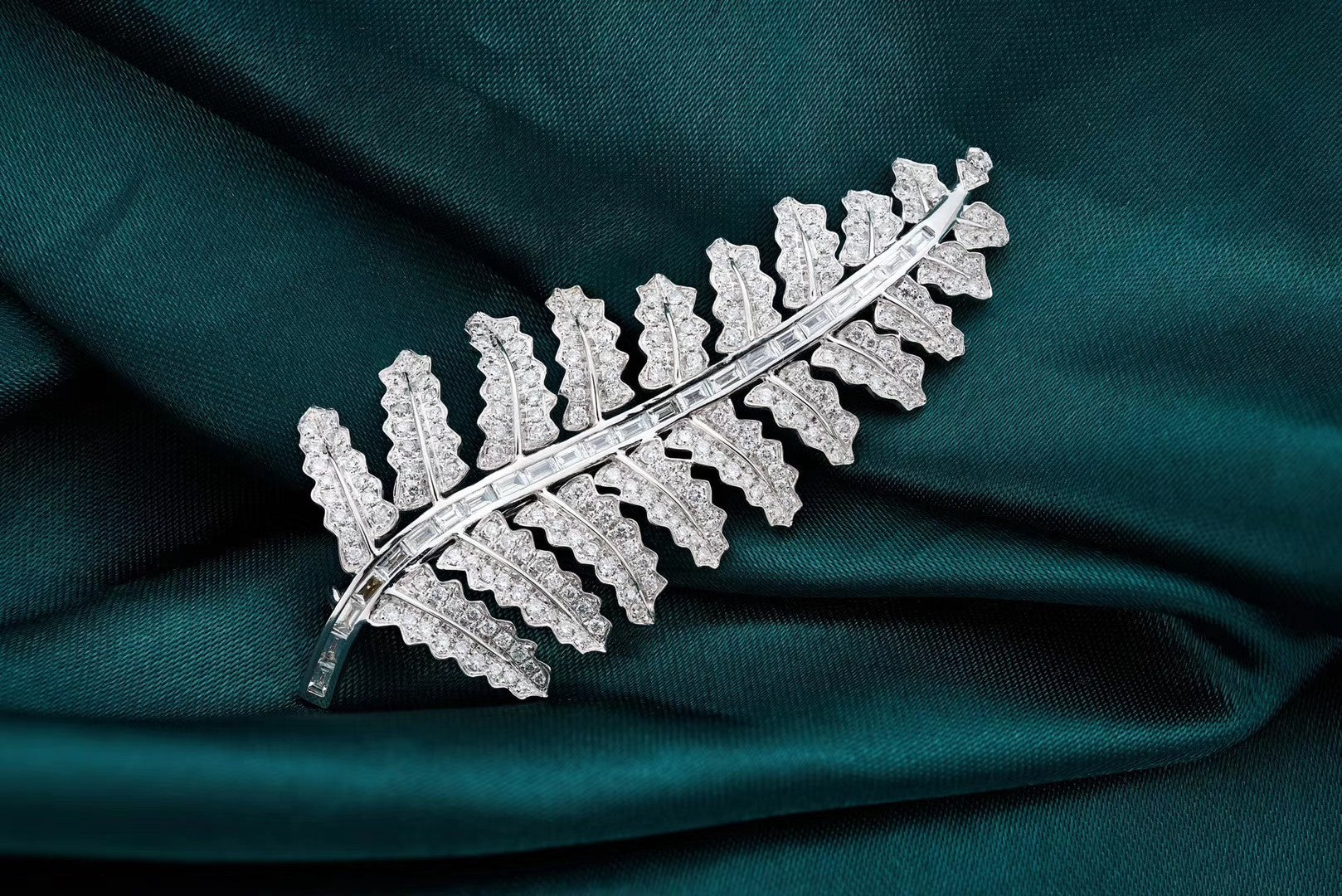 Leaf Brooch Jewelry with Diamond Accent - A Unique Piece for Elegant Attire - Brooch