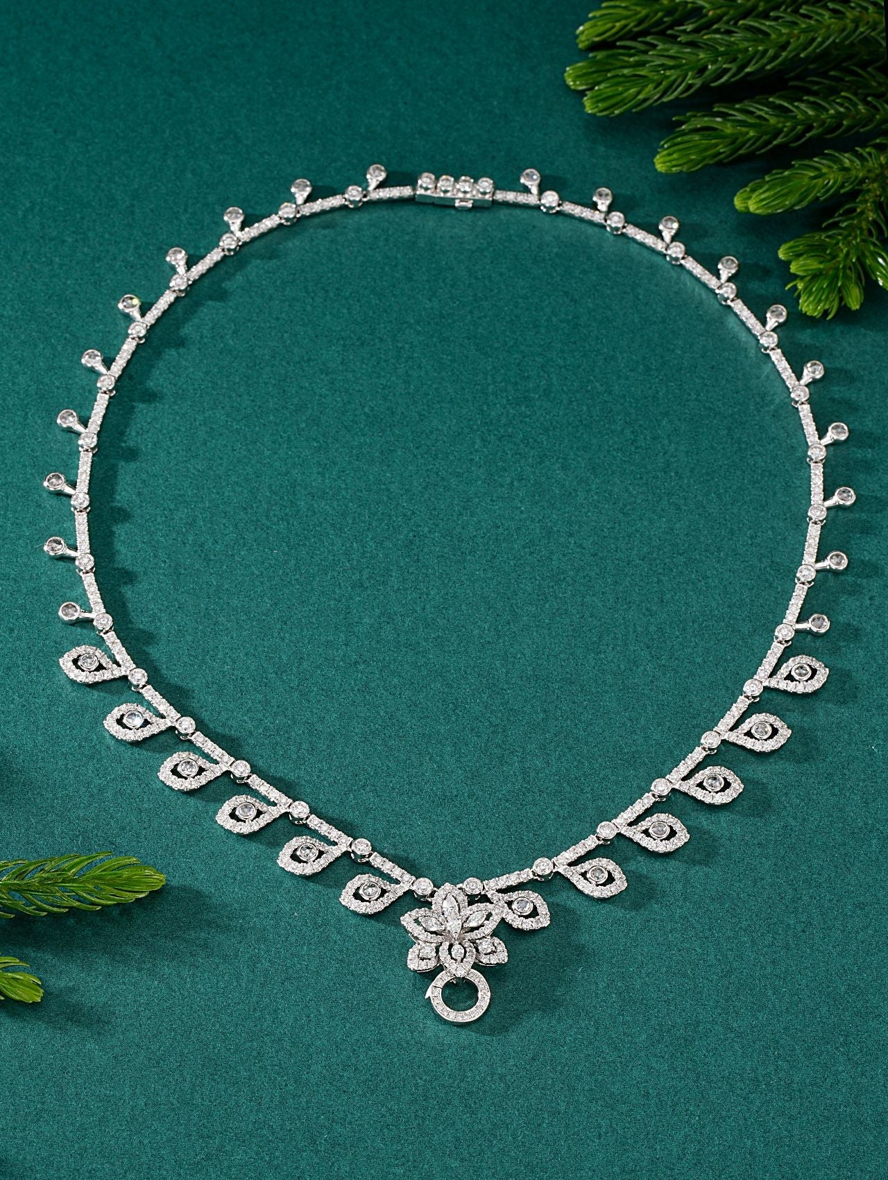 Leaf Pendant Necklace with Diamond – Exquisite Jewelry Piece - Universal Chain