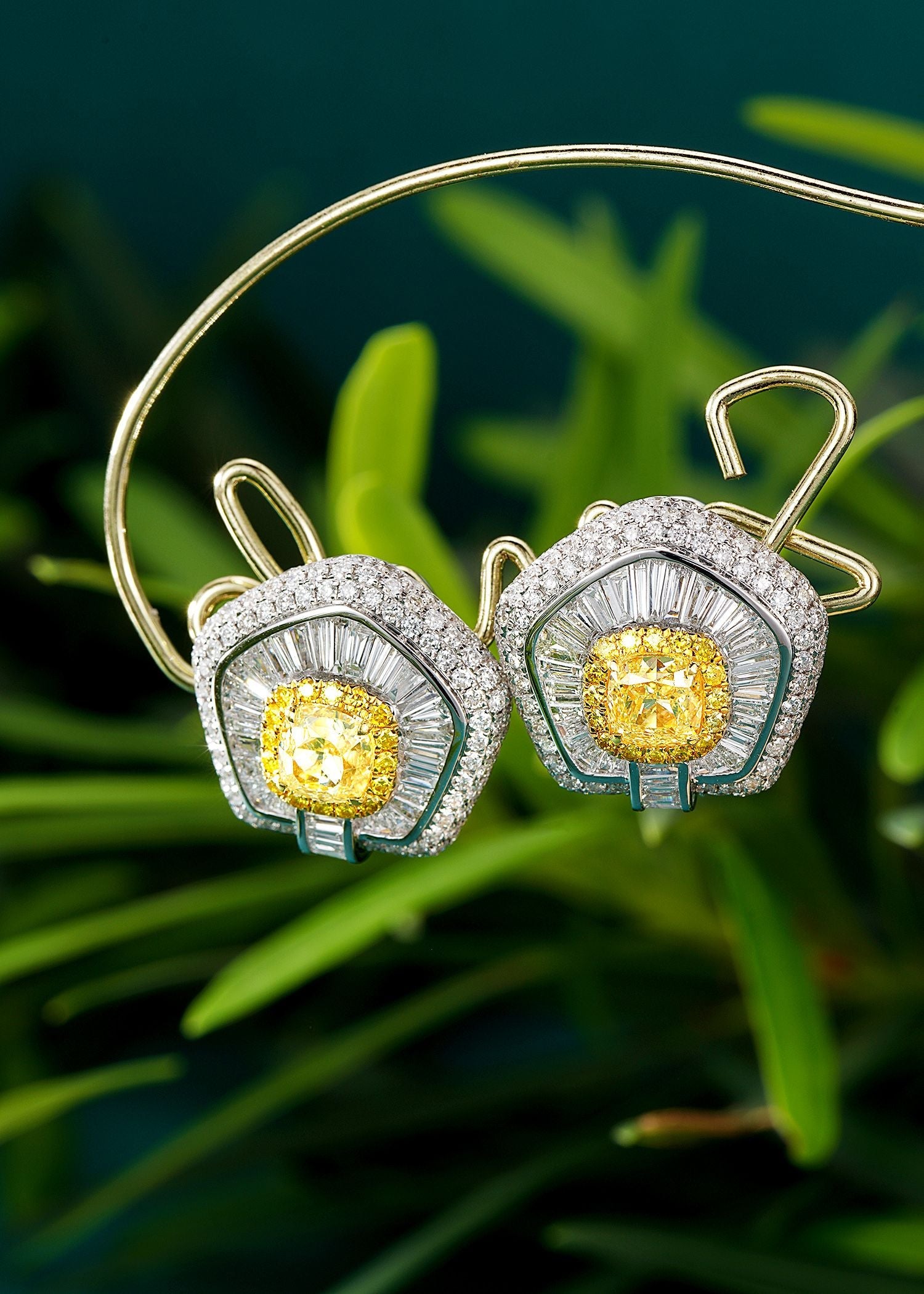 Luxurious Cushion-Cut Pentagon Diamond Earrings in Yellow Gold Jeweler.Jewelry