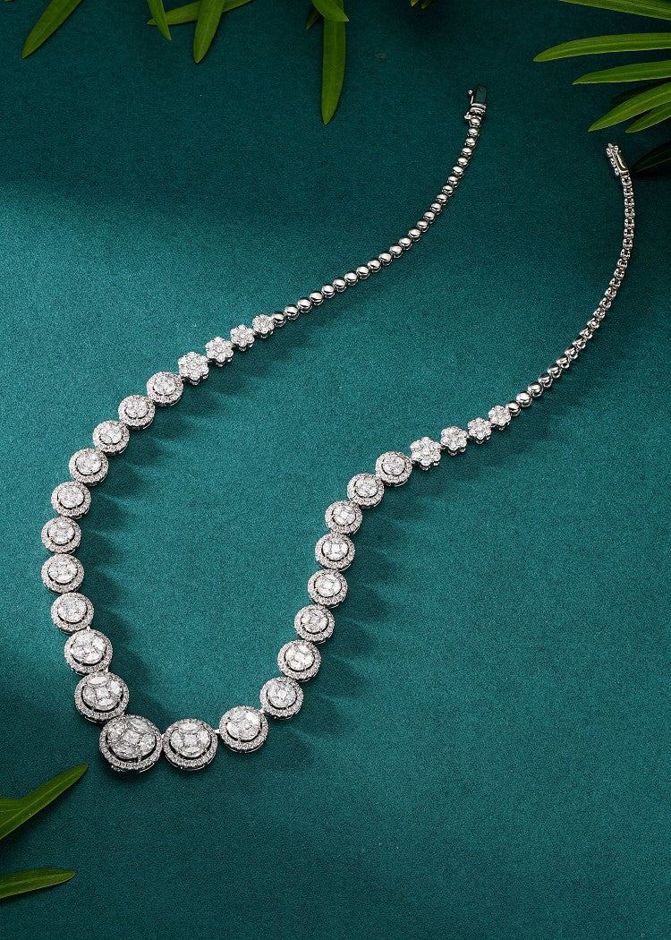 Luxurious Diamond and Coin Pendant Necklace - Exclusive Jewelry - Universal Chain