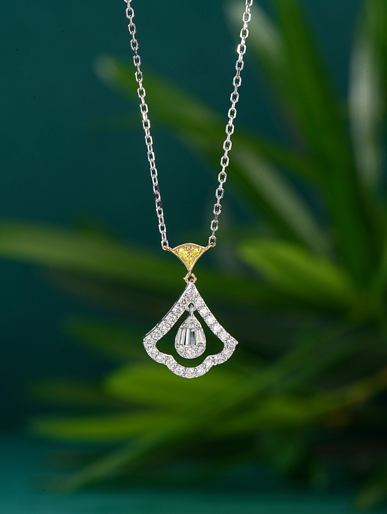 Luxurious Diamond-Embellished Yellow Diamond Pendant - Exquisite Jewelry - Yellow Diamond Pendant